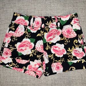 floral shorts with pockets